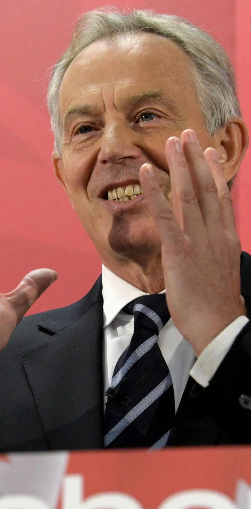 L'ex leader laburista: l'uscita dalla Ue sarebbe il caos Il premier replica: «Non vuol dare voce ai cittadini»