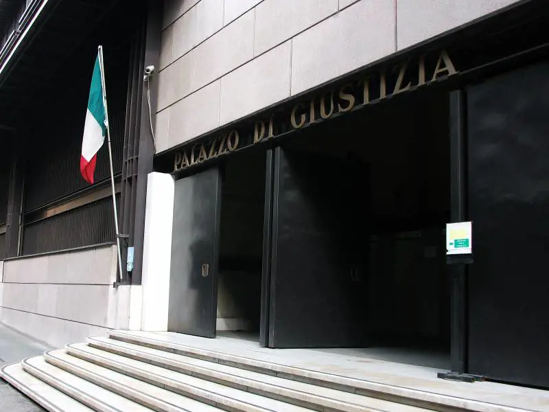 Genova, cerca di entrare in Tribunale con un coltello: fermato e denunziato