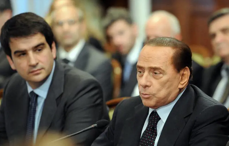 Guerra a colpi di sondaggi. Il Cav blinda Fitto e Caldoro