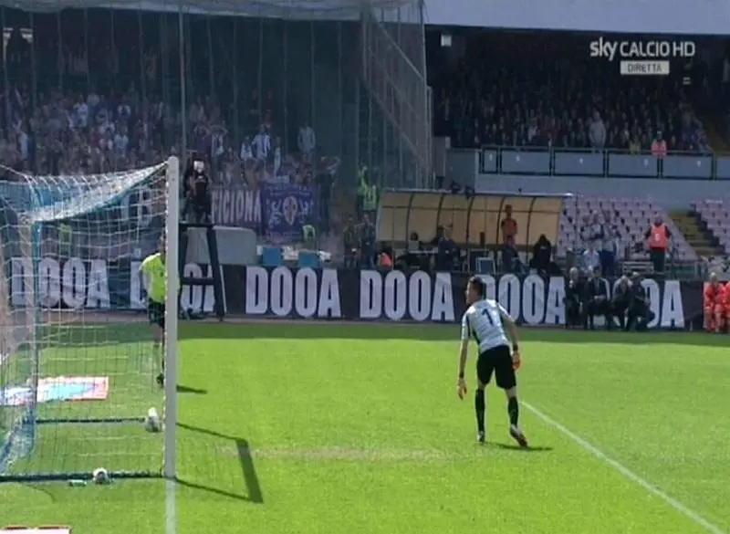 Napoli, annullato gol regolare di Higuain