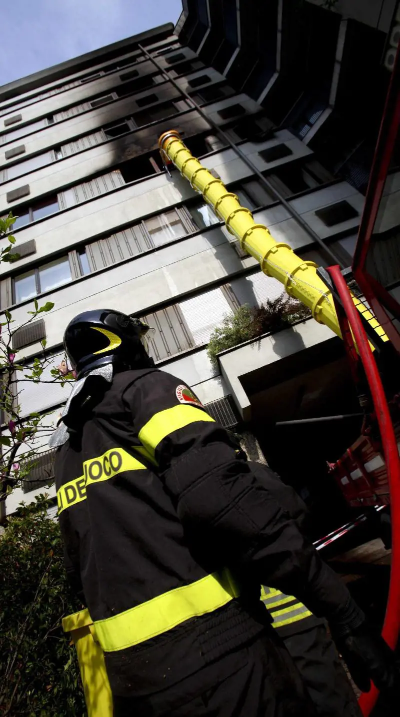 Scoppia il rogo in casa: madre e figlia bruciate a causa di una sigaretta