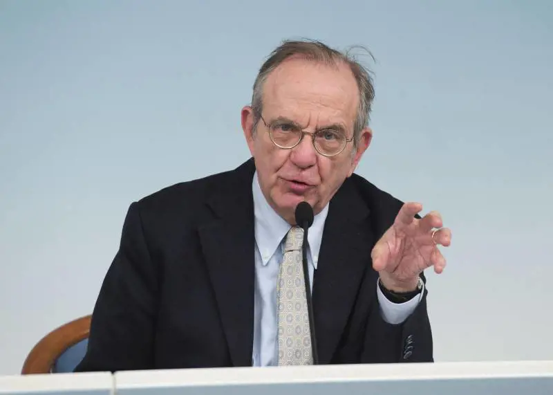 Immigrati, Padoan: "Risolvono problema demografico"