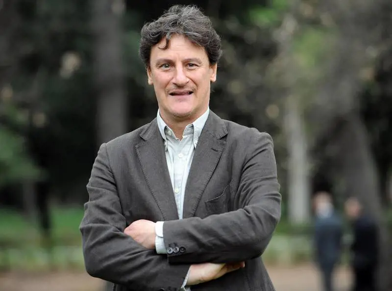 Giorgio Tirabassi non è più in pericolo di vita: l'attore ha già fatto le prime telefonate