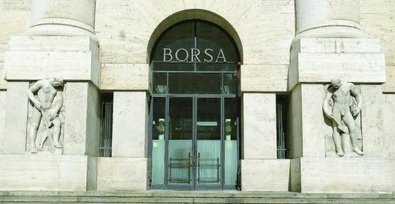 Borsa, Milano scivola sulla Cina: male la moda