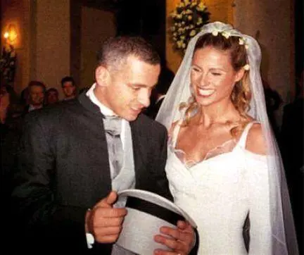 Ora è proprio finita: Eros e Michelle ​vendono Villa Aurora