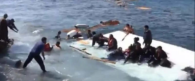 Le accuse di Cameron agli italiani: "I migranti vanno schedati meglio"