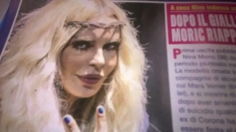 Nina Moric al ristorante con la corona di spine