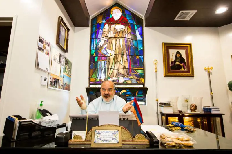 L'arciprete Vicken Vassilian è il pastore della chiesa Saint Garabed (San Giovanni Battista in armeno) di Hollywood