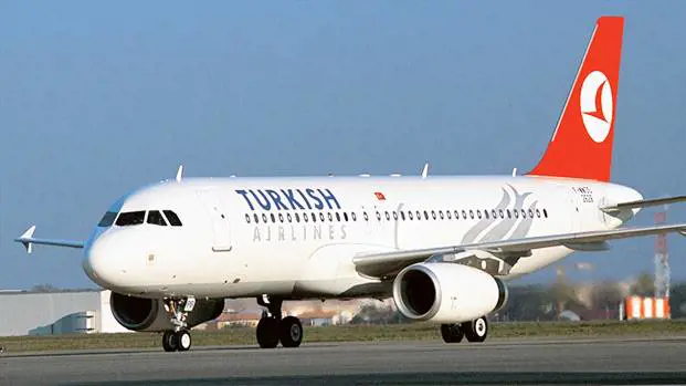 Atterraggio d'emergenza per un volo della Turkish Airlines: un motore in fiamme
