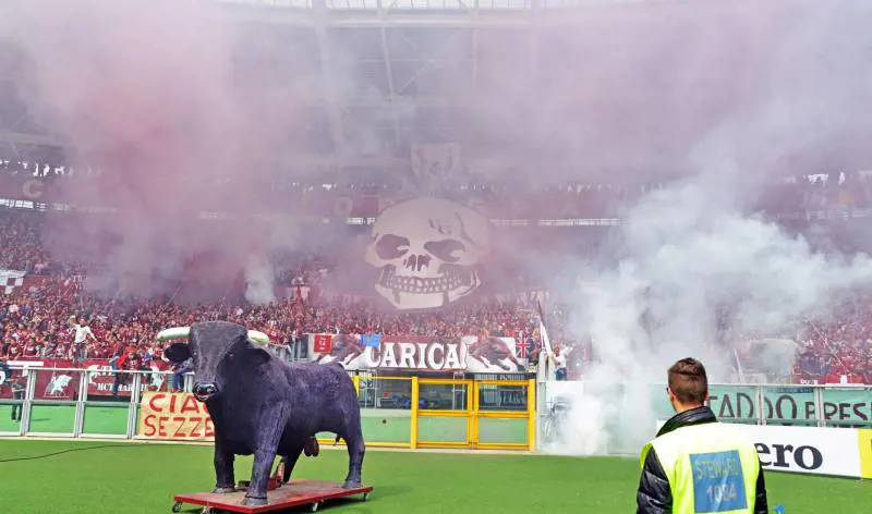 Serie A, bombe carta a Torino, rissa negli spogliatoi a Bergamo