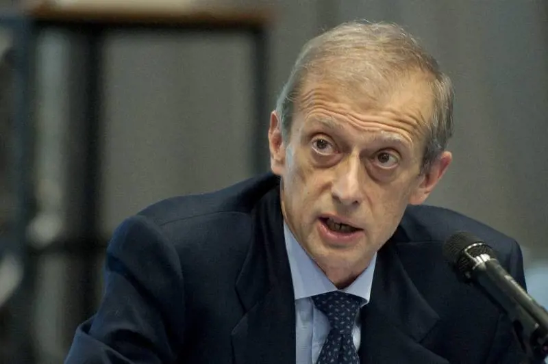 Torino non paga la quota Anci: Fassino manda lettera di Equitalia a se stesso