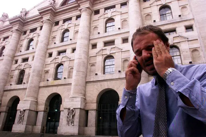 La Borsa scende, lo spread sale: come investire (e guadagnare)