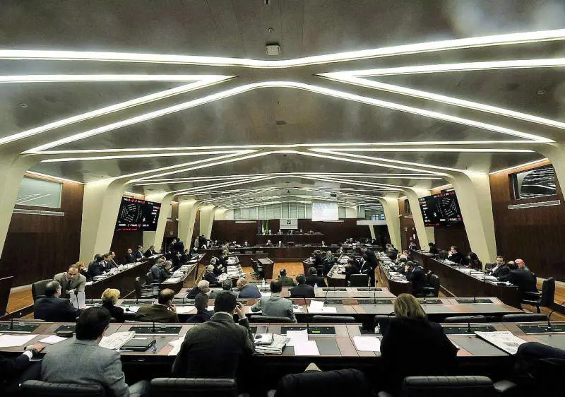 Tre condanne e 55 a processo: stangati i consiglieri regionali