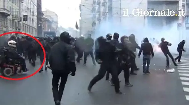 Il black bloc disabile difende i compagni: ​"Hanno colpito i simboli"