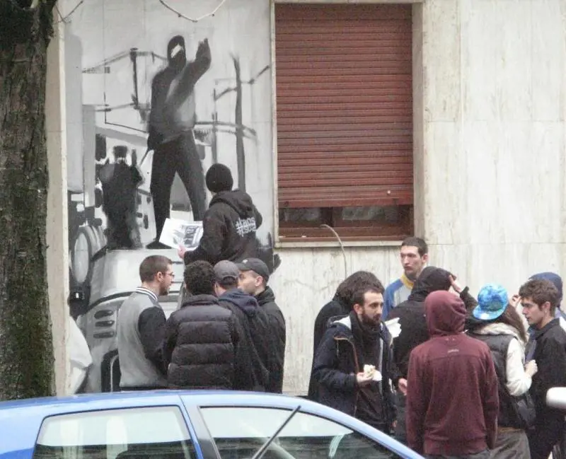 Black bloc? I soliti noti Ma il Pd non ha firmato la richiesta di sgombero
