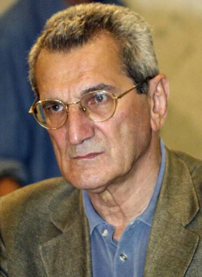 La carica dei compagni: falce, martello e assegno