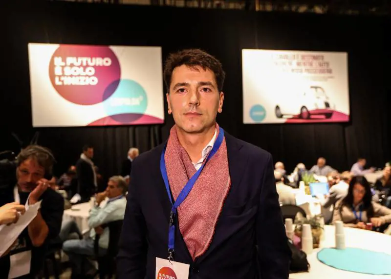 Davide Serra insulta il governo, poi lo chiama in privato: "Lo faccio per gli investitori"