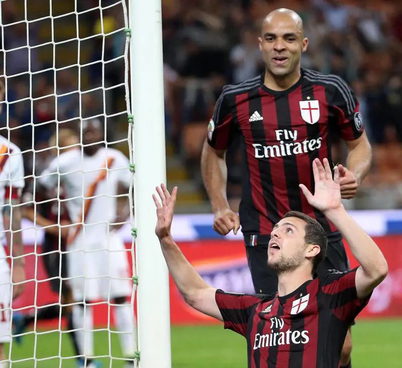Le minacce dei tifosi della Roma a Destro: "Vedrai, quando torni..."