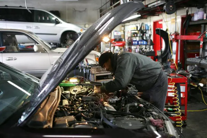 Riparare l’automobile, ecco come smascherare i meccanici furbi
