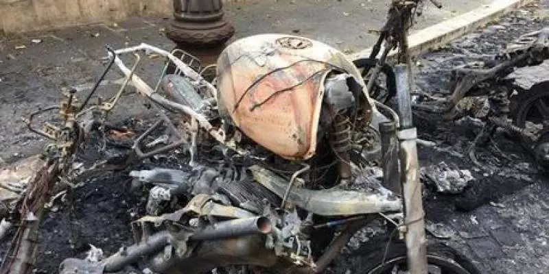 La rabbia di Pistelli: "La mia moto distrutta. Vi auguro un brutto weekend"