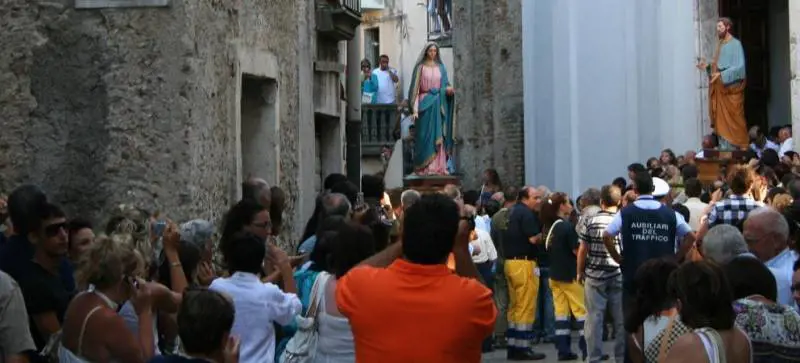 Islam violento a casa nostra Botte e insulti ai cristiani