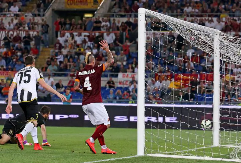 La Roma batte l'Udinese e tiene il secondo posto