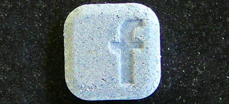 La droga con la "f" di Facebook che trasforma lo sballo in morte