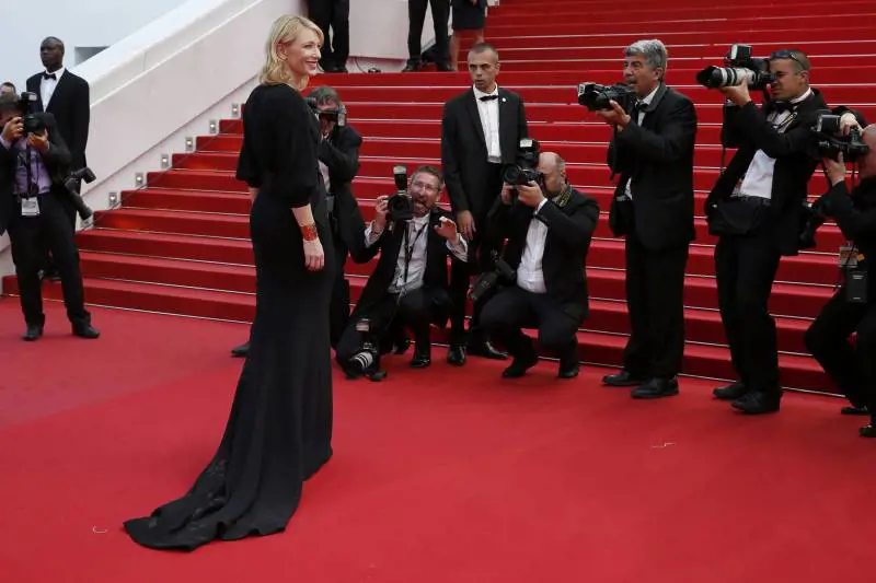 Cannes, amputazione a un piede. Ma senza tacchi niente red carpet