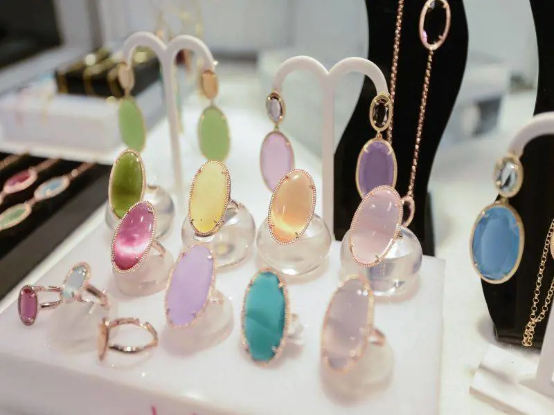 Accessori moda e bijoux belli e unici con materiali originali