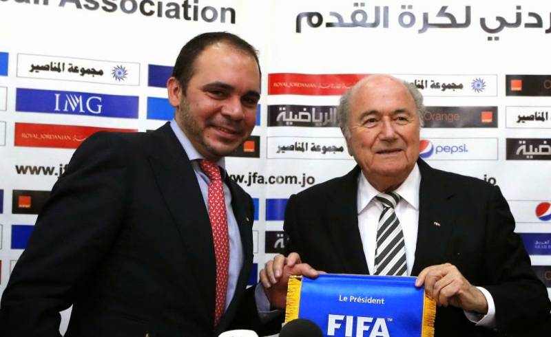 Ali bin Al Hussein e Sepp Blatter si contendono la leadership della Fifa