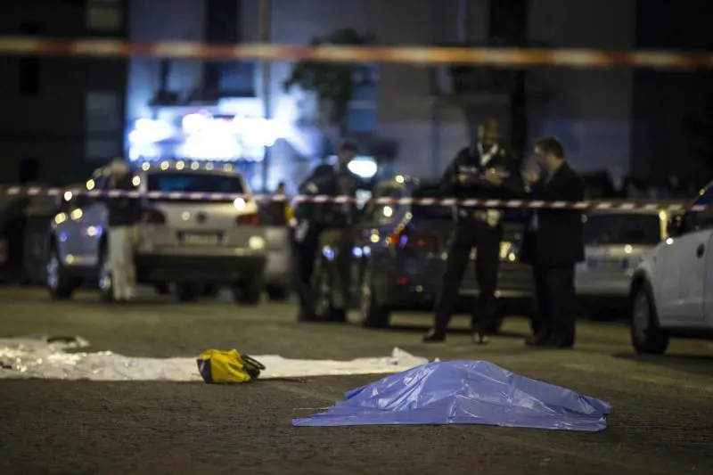 Il poliziotto ferito: "L'auto con i rom era impazzita"