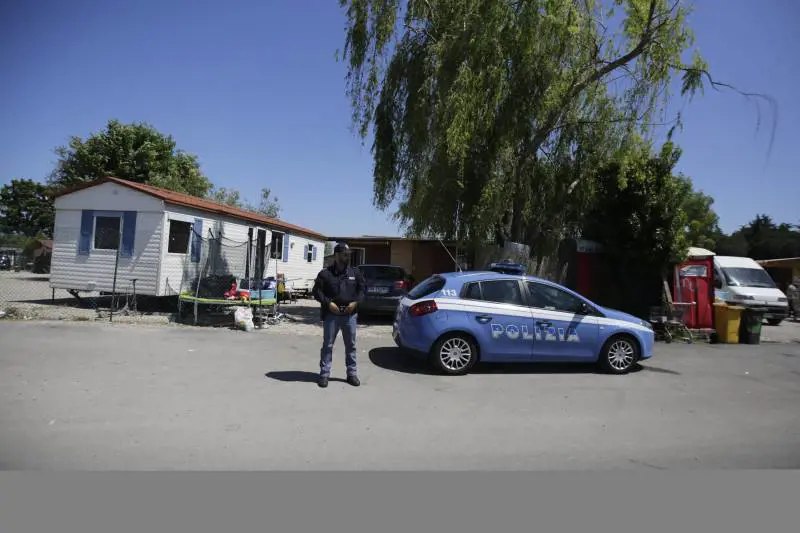 Molotov sul luogo dell'incidente, urla in strada: "Vi diamo fuoco"