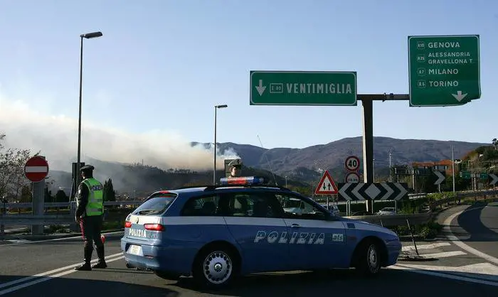 "La Francia blinda la frontiera mentre Alfano toglie i poliziotti"