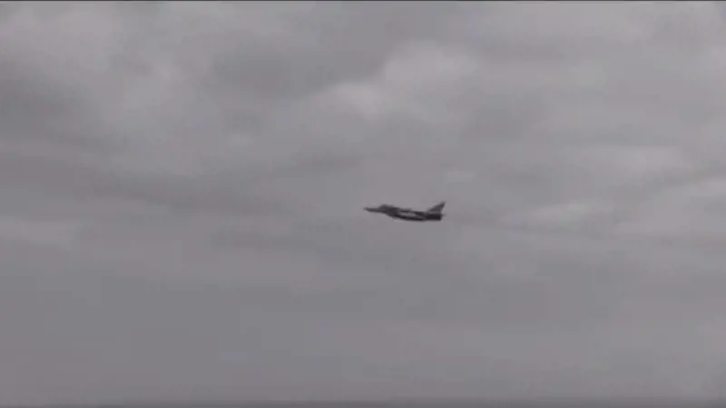 I caccia russi sfiorano una nave da guerra americana nel Mar Nero