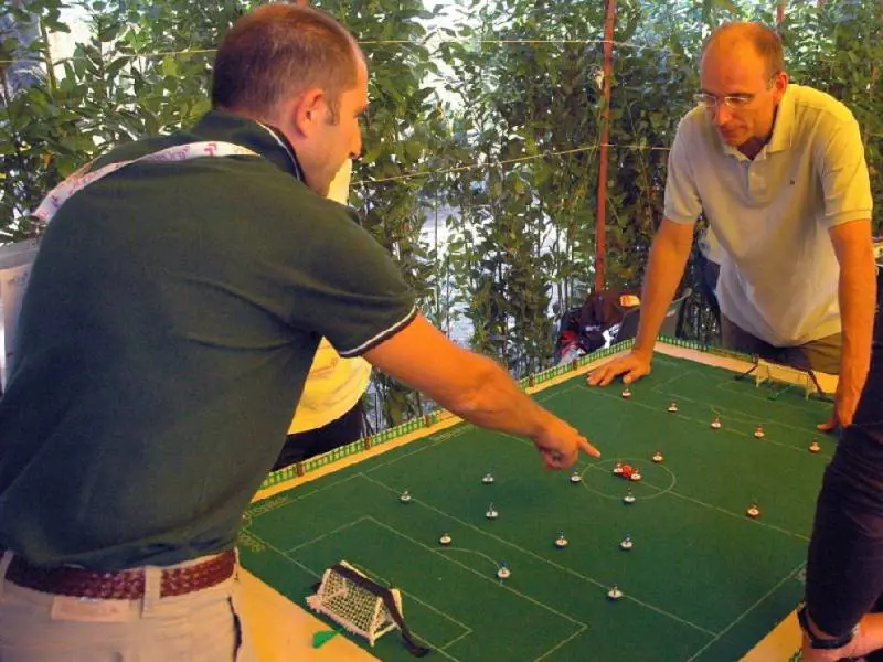 Playstation o Subbuteo, il vero derby Renzi-Letta