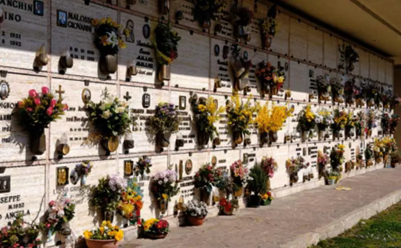 Cimitero o condominio? Ecco l'Imu pure sui loculi