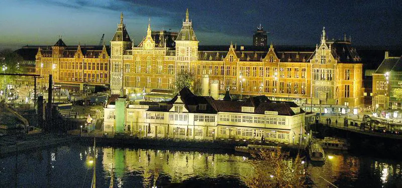 Alla riscoperta  di Amsterdam tra mostre e canali