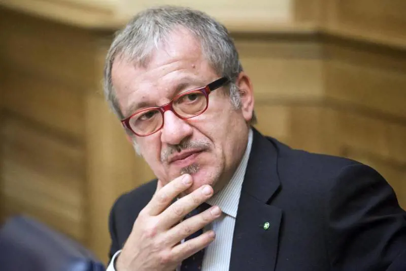 Immigrati, Maroni: "Condivido parole di Bagnasco". E attacca il governo: "Incapace"