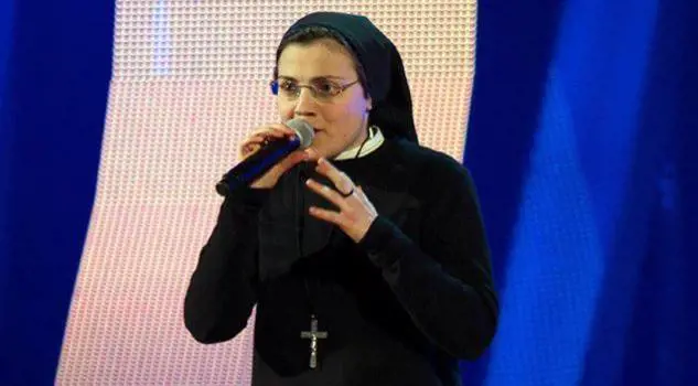 Ora parla Suor Cristina: "Io vittima di stalking  non di semplice selfie"