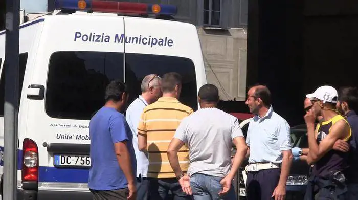 Degrado e risse tra immigrati, i poliziotti chiedono il trasferimento: "Non ne possiamo più"