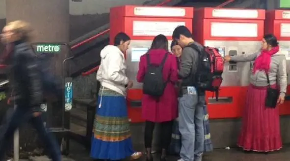 Rom le ruba l'iPhone: "Quando l'ho beccata, ha pure voluto l'elemosina"