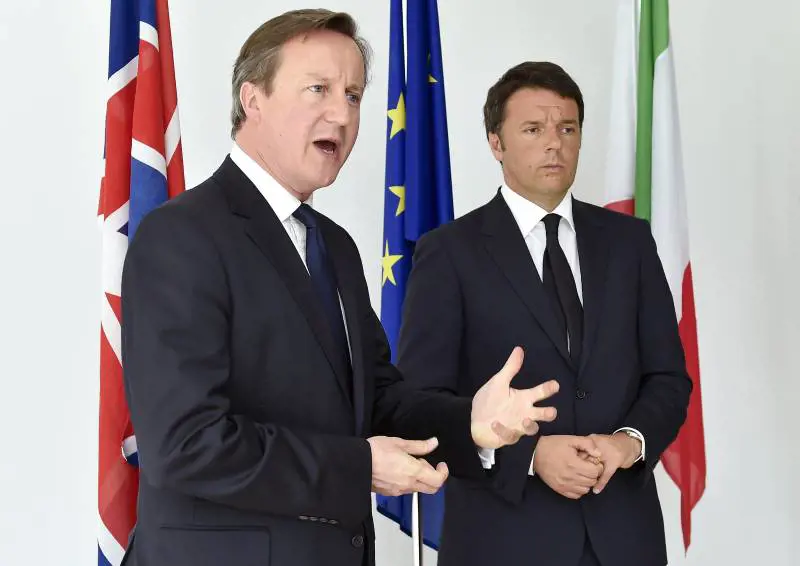 Cameron offre gli 007 per fermare gli sbarchi