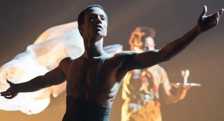 Pechino, contro lo smartphone a teatro "sparano" con i raggi laser