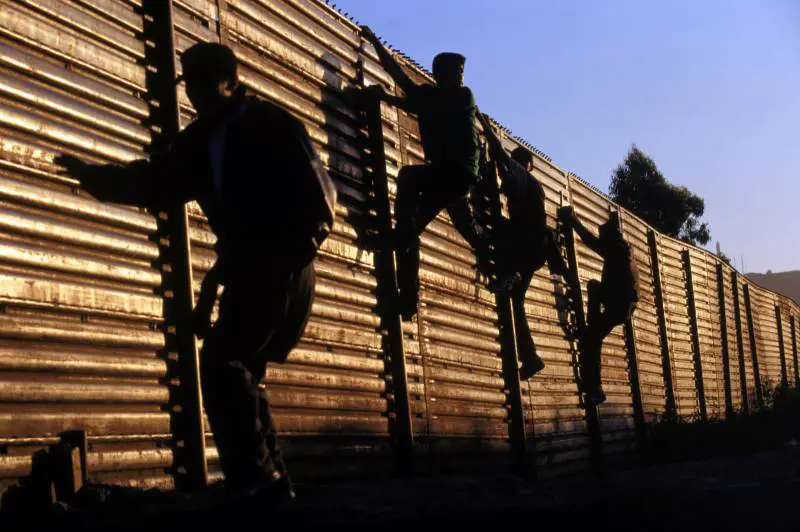 La Ue attacca l'Ungheria: "Non servono altri muri"