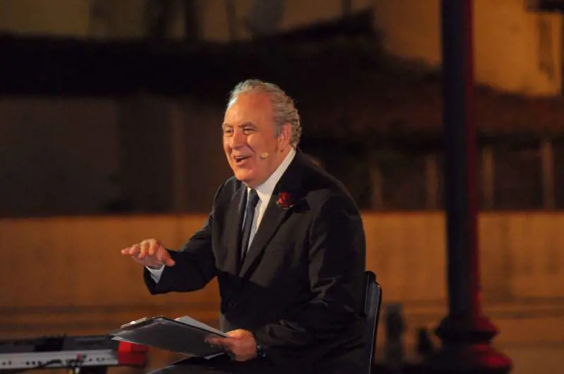 Santoro resuscita Berlinguer per attaccare Renzi