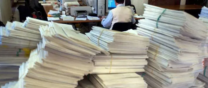 Sfatato il mito degli statali: guadagnano 2mila euro in più dei dipendenti privati