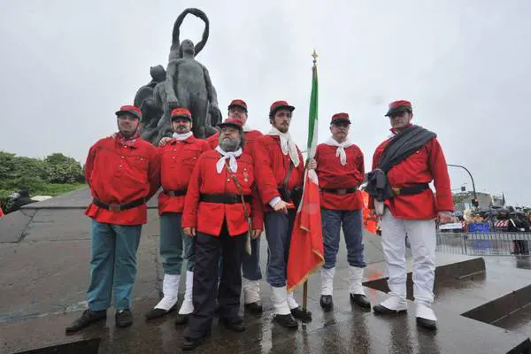 La Pinotti piange miseria ma dà ancora soldi ai reduci garibaldini
