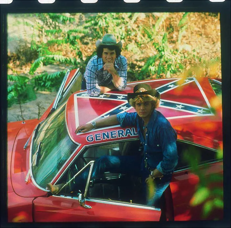 Bandiera sudista in Hazzard, serie tv messa al bando dalla Cbs