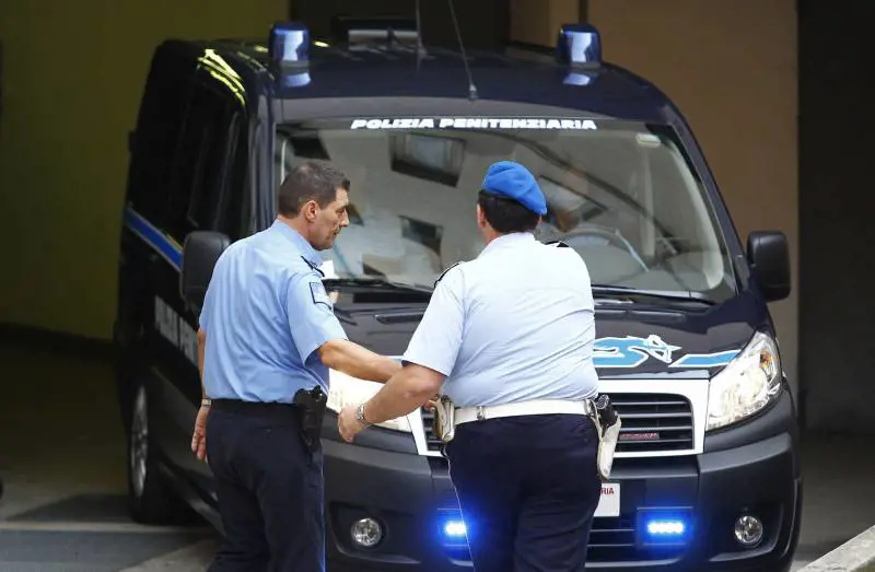 Bossetti in aula: nervoso al processo e i legali chiedono la nullità del Dna