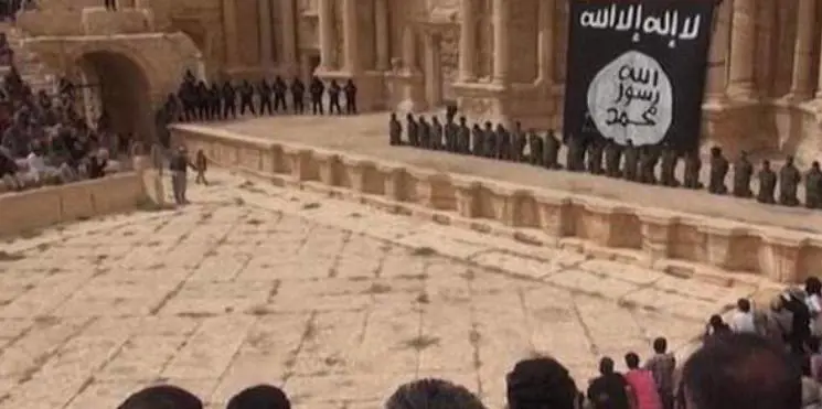 L'ennesimo orrore dell'Isis: soldati siriani giustiziati dai ragazzini a Palmira
